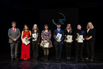 Foto der Begabtenstipendiat:innen mit Stadträtin Dr<sup>in</sup> Claudia Unger