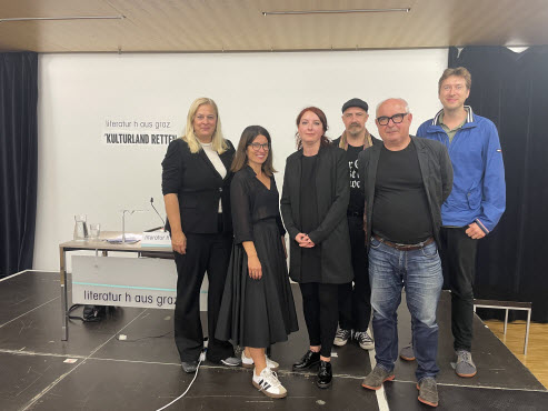 Slata Roschal mit Drin Claudia Unger