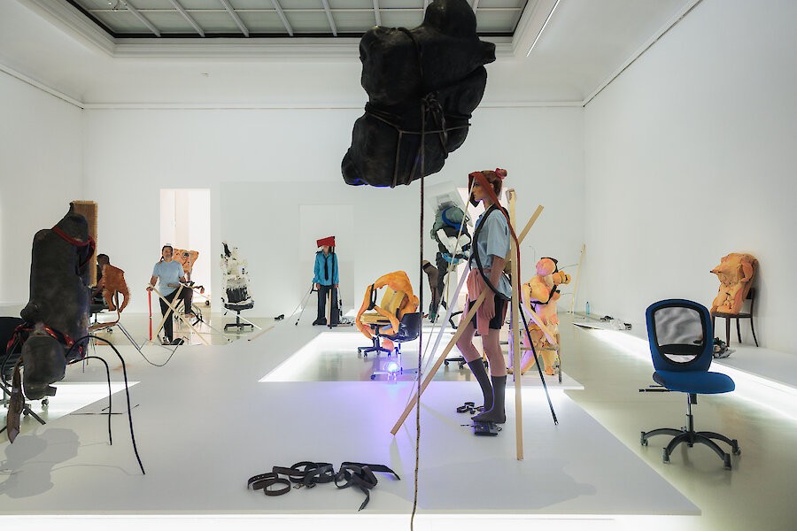 Ausstellungs- und Performanceansicht