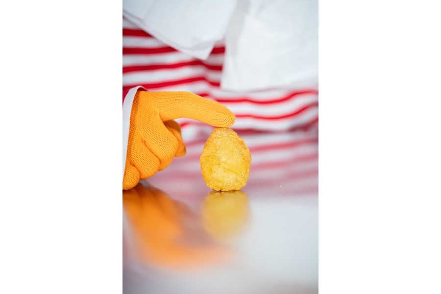 Foto: Luise Marchand, Golden Nugget aus: Im Zustand der Verwertbarkeit, 2026 Golden Nugget